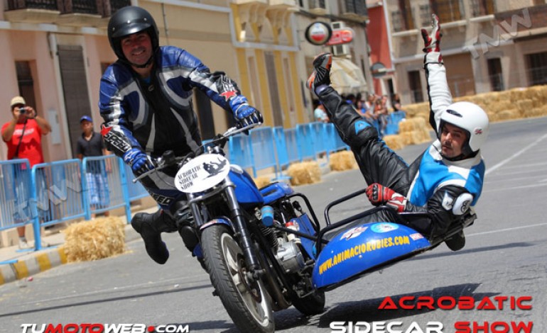 Acrobatic Sidecar Show