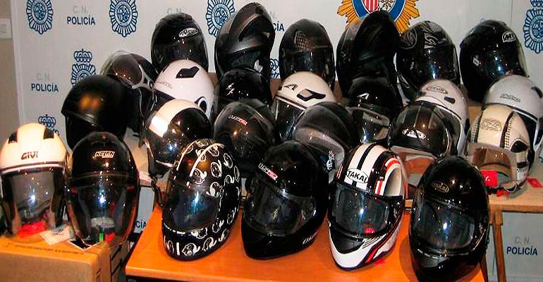 La Policía Nacional recupera más de 40 cascos de motos